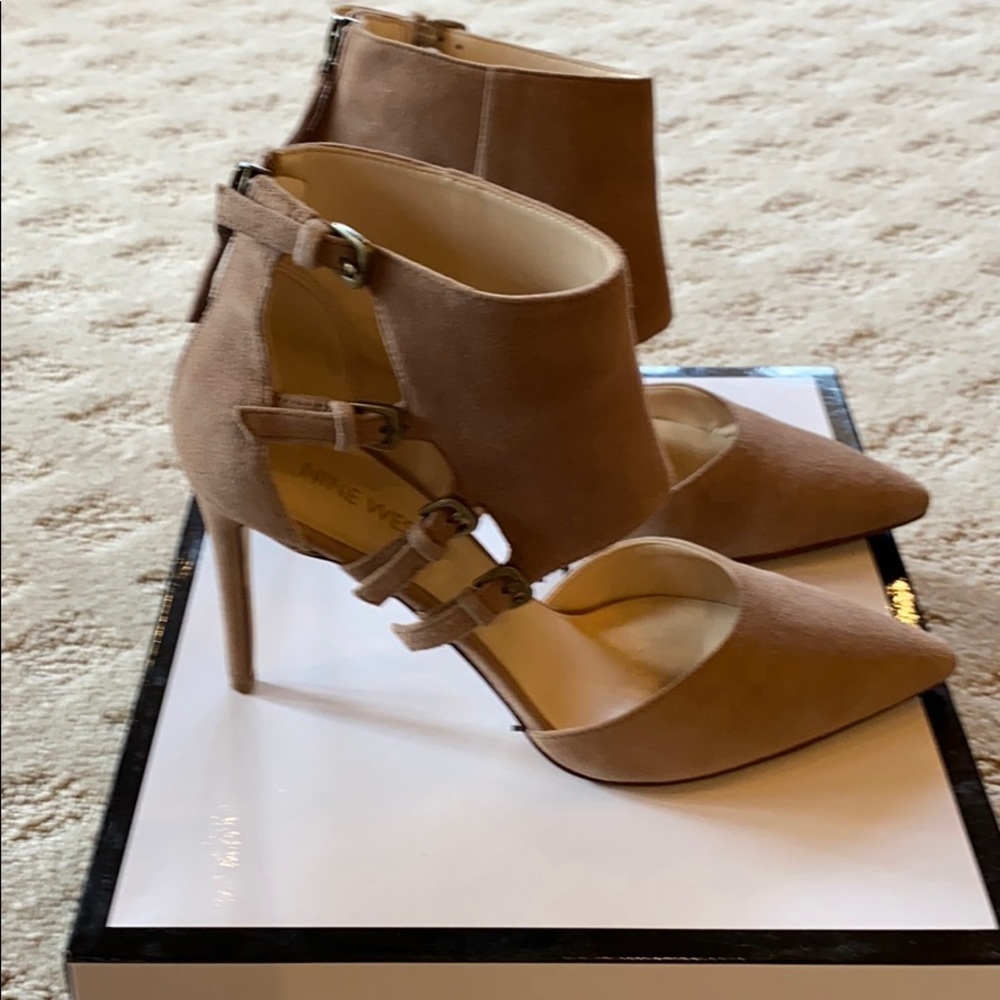 FINAL PRICE REDUCTION Nine West beige suede heels - Picture 3 of 9